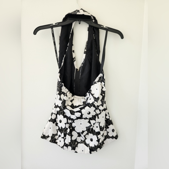 Joseph Ribkoff Black and White Floral Halter V-Neck Tank Zip-Front Acccent - Picture 2 of 4